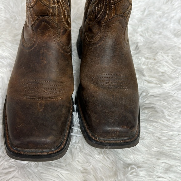 Ariat Western Boots with Wiggle Room - Picture 2 of 9
